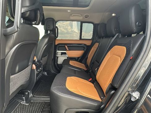 Used 2024 Land Rover Defender 130 X-Dynamic SE AWD/4WD image 33