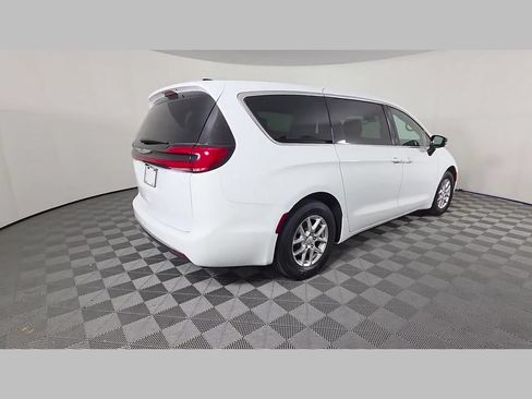 New 2026 Chrysler Pacifica Select FWD image 25