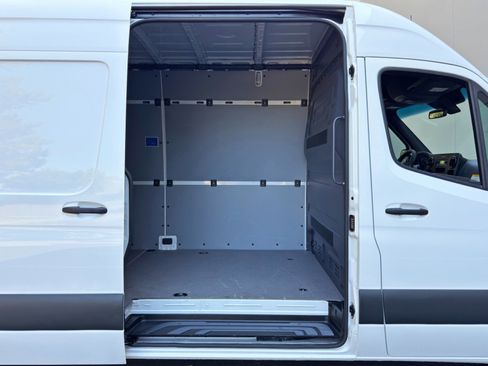 Used 2024 Mercedes-Benz Sprinter 3500 image 28