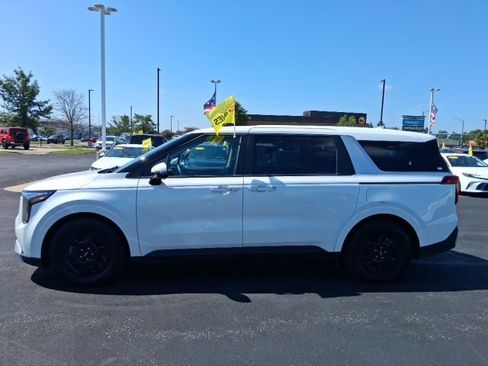 Used 2026 Kia Carnival FWD image 10