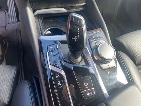 Used 2023 BMW 530e w/ Executive Package image 37