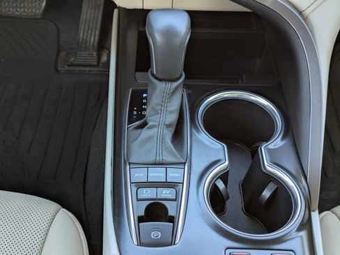 Used 2020 Toyota Camry XLE image 18