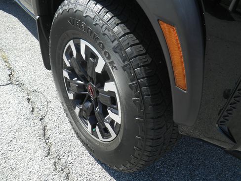 Used 2022 Nissan Frontier PRO-4X image 7