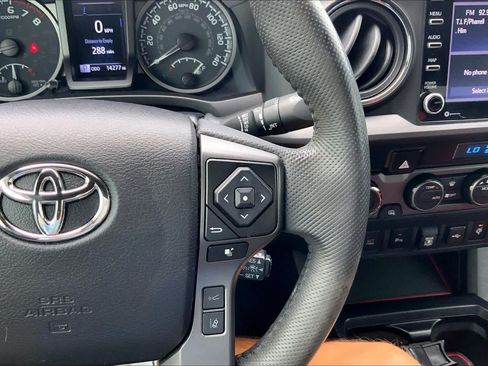 Used 2022 Toyota Tacoma TRD Off-Road w/ Technology Package AWD/4WD image 24