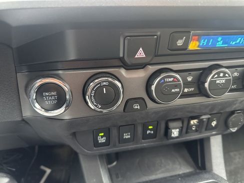 Used 2019 Toyota Tacoma TRD Off-Road image 6