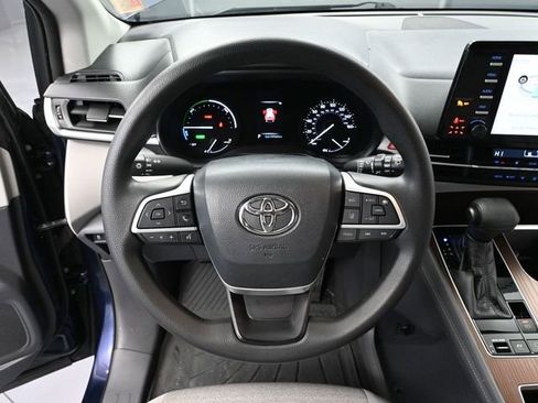 Used 2021 Toyota Sienna LE image 25
