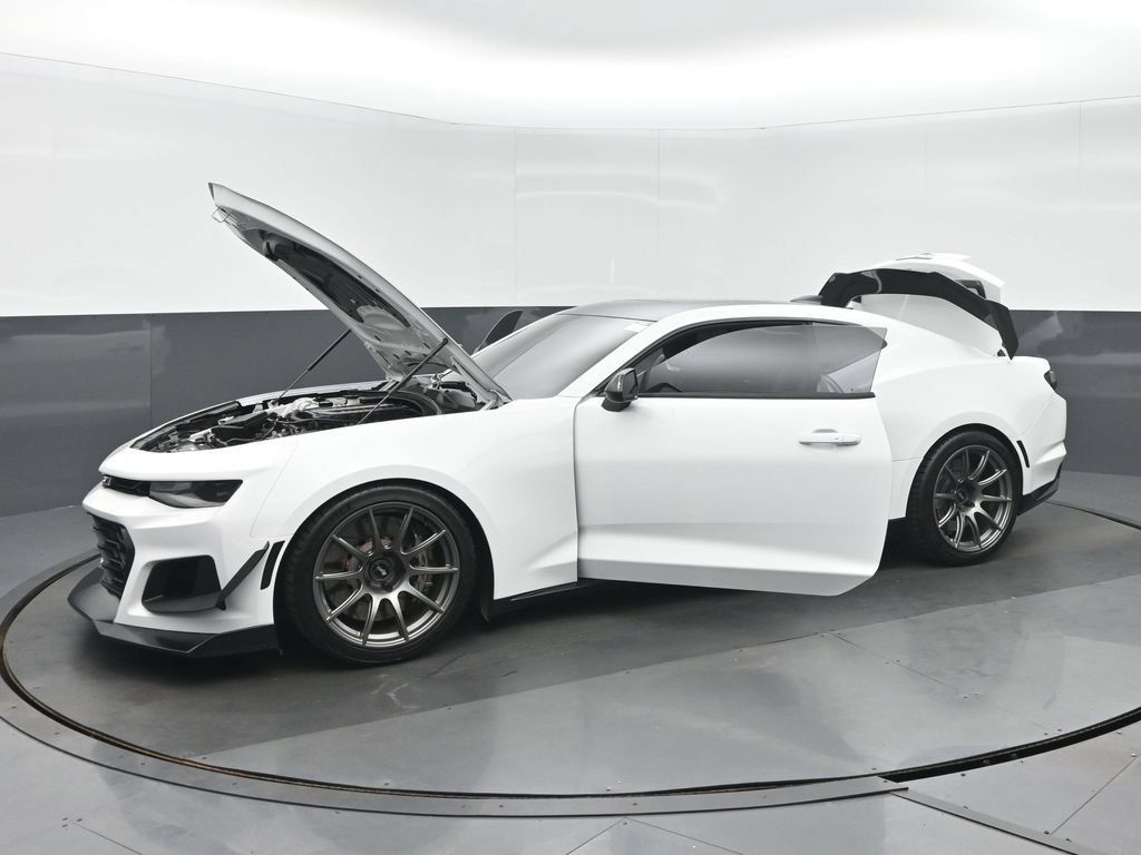 Used 2019 Chevrolet Camaro ZL1 RWD image 35