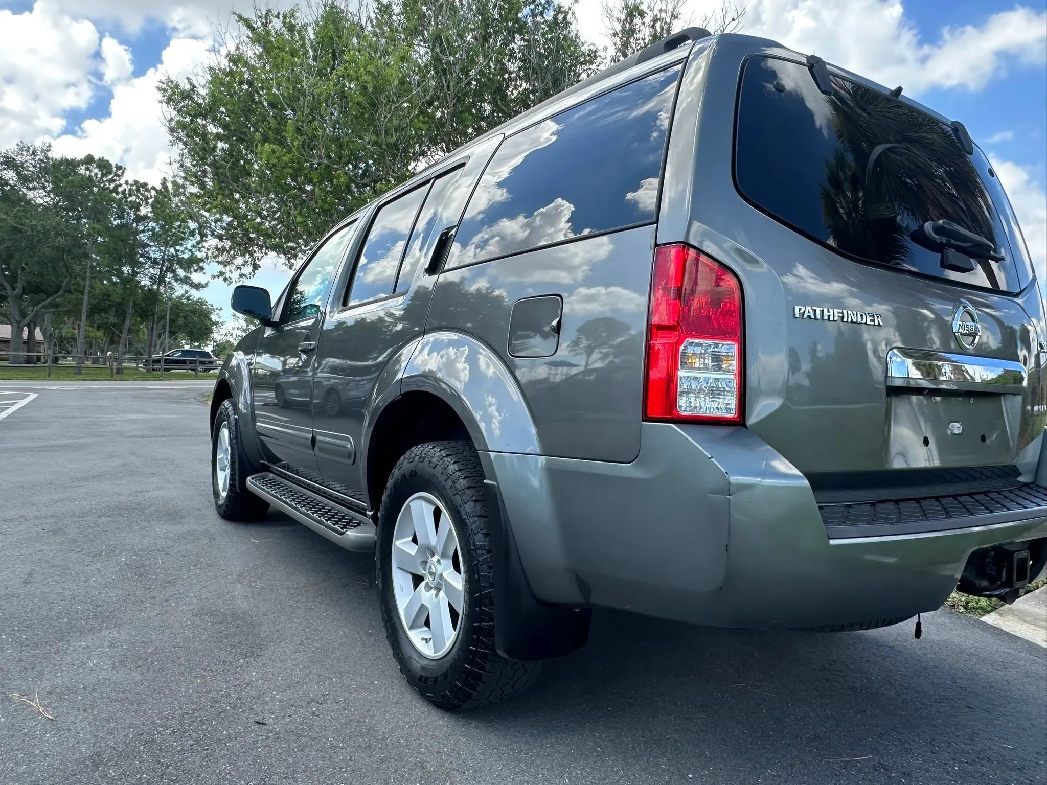 Used 2008 Nissan Pathfinder SE AWD/4WD image 6