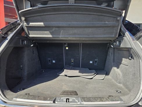 Used 2020 Jaguar F-PACE Premium image 16