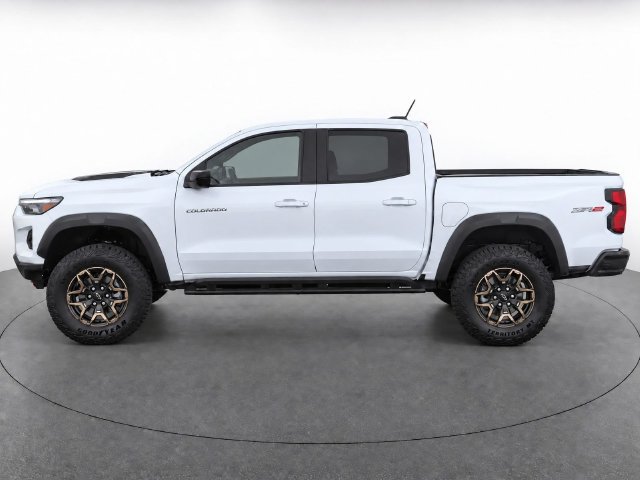Used 2026 Chevrolet Colorado ZR2 w/ Technology Package AWD/4WD image 6