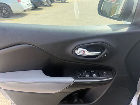 Used 2014 Jeep Cherokee Limited w/ Luxury Group image 6