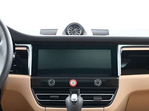 Certified 2026 Porsche Macan image 11