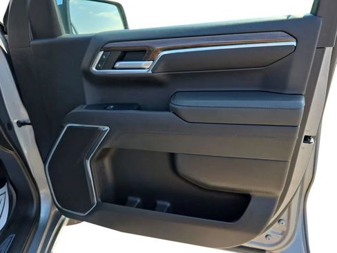 Used 2023 Chevrolet Silverado 1500 LT AWD/4WD image 18
