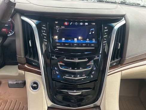 Used 2017 Cadillac Escalade ESV Premium Luxury image 12