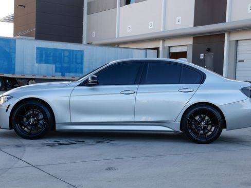 Used 2018 BMW 340i xDrive Sedan w/ Premium Package image 8