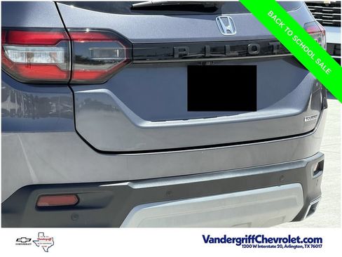 Used 2025 Honda Pilot Touring image 6