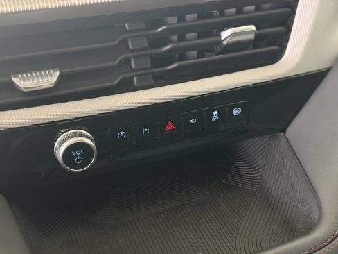 Used 2026 Ford Explorer Active AWD/4WD image 44