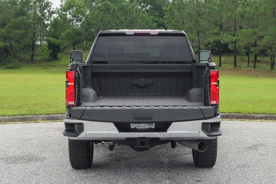 Used 2024 Chevrolet Silverado 2500 LTZ w/ LTZ Convenience Package AWD/4WD image 9