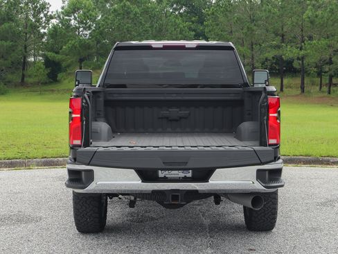 Used 2024 Chevrolet Silverado 2500 LTZ w/ LTZ Convenience Package AWD/4WD image 9