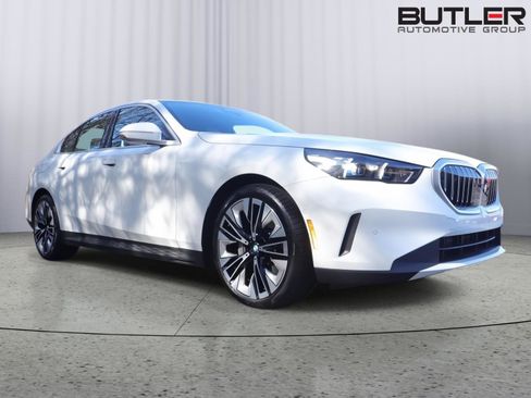 Used 2025 BMW 530i image 9