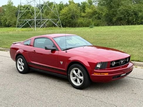 Used 2009 Ford Mustang Premium RWD image 2