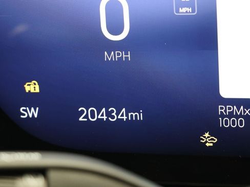 Used 2025 Buick Envision Preferred AWD/4WD image 17
