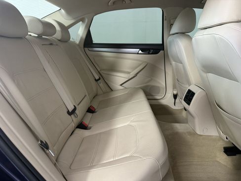 Used 2014 Volkswagen Passat 2.5 SE FWD image 14
