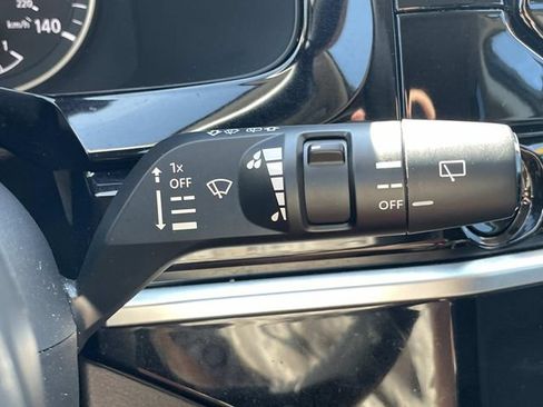 Used 2025 Nissan Pathfinder SV FWD image 18