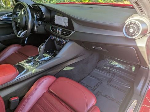 Used 2022 Alfa Romeo Giulia Veloce image 49