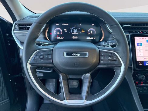 Used 2023 Jeep Grand Cherokee Limited image 10