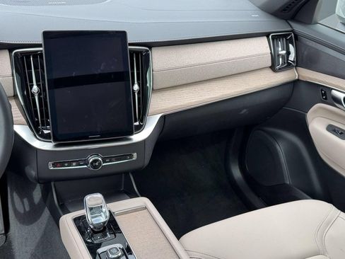 Certified 2026 Volvo XC90 B6 Plus w/ Protection Package Premier AWD/4WD image 27