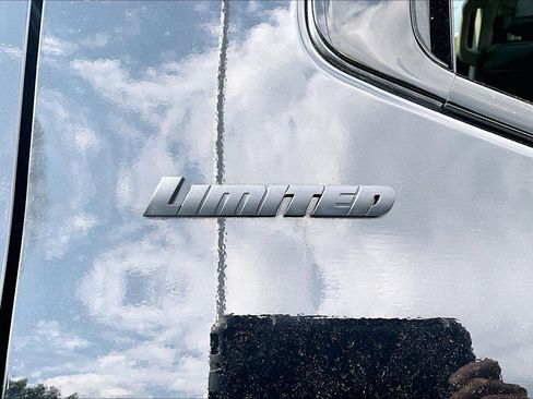 Used 2024 Toyota Tundra Limited AWD/4WD image 8