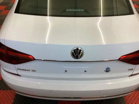 Used 2017 Volkswagen Passat 1.8T SE FWD image 24