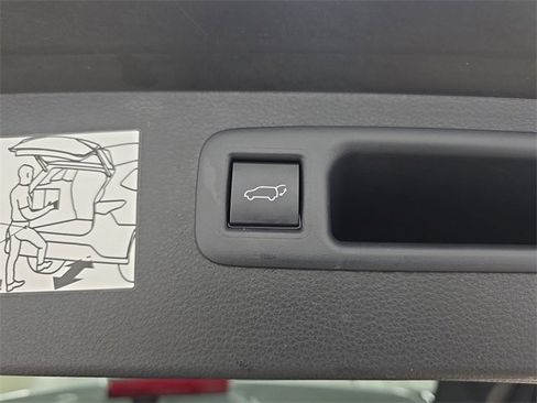 Certified 2024 Toyota Highlander XLE image 36