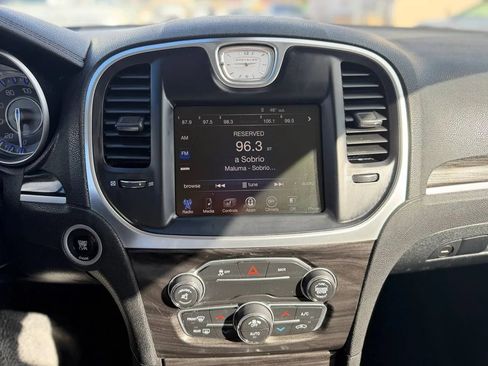 Used 2016 Chrysler 300 Limited image 39