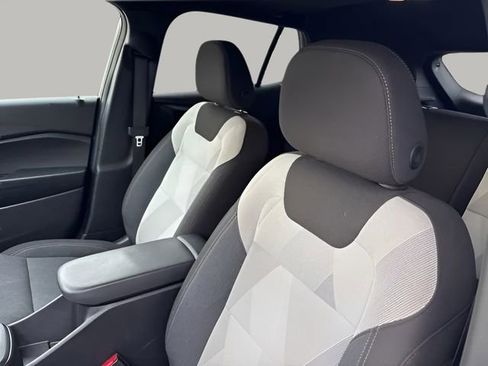 Used 2025 Chevrolet Trax RS w/ Sunroof Package image 43