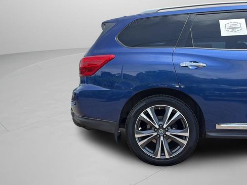Used 2017 Nissan Pathfinder Platinum w/ Family Entertainment Package AWD/4WD image 32