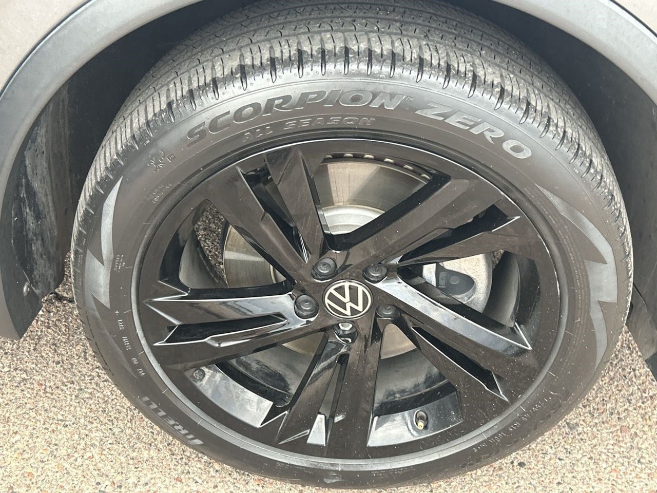 Used 2024 Volkswagen Tiguan SE R-Line FWD image 7
