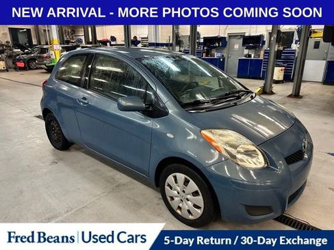 Used 2010 Toyota Yaris 2-Door Hatchback image 9
