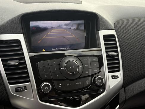 Used 2015 Chevrolet Cruze LT w/ Technology Package image 19