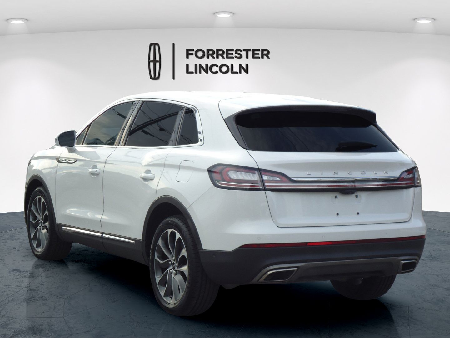 Used 2023 Lincoln Nautilus Reserve w/ Equipment Group 201A AWD/4WD image 5