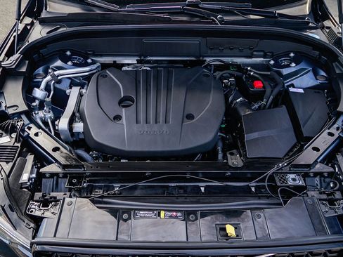 Used 2025 Volvo XC60 B5 Core image 31