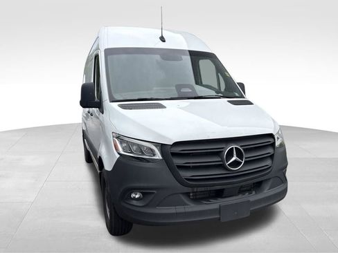 Used 2025 Mercedes-Benz Sprinter 2500 image 12