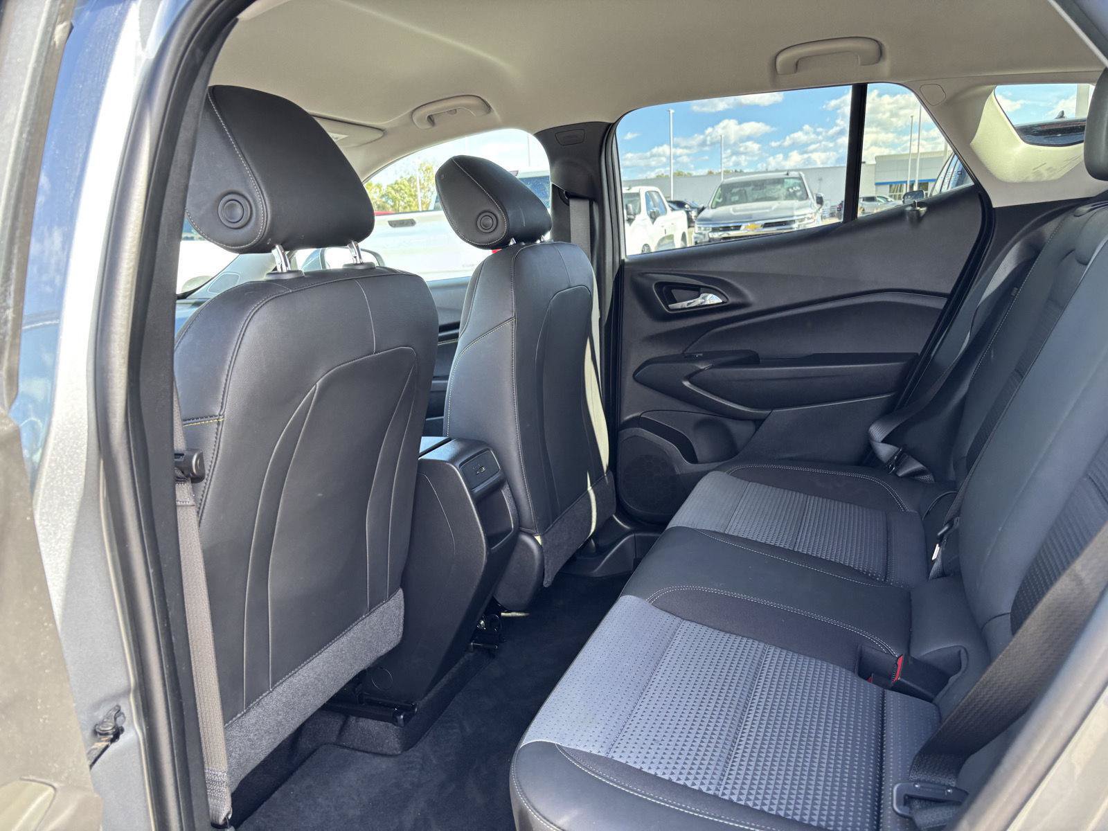 Used 2024 Chevrolet Trax LT w/ Driver Confidence Package FWD image 17