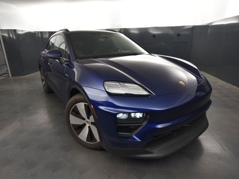 Certified 2024 Porsche Macan 4 Electric AWD/4WD image 9