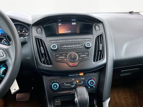 Used 2018 Ford Focus SE image 9