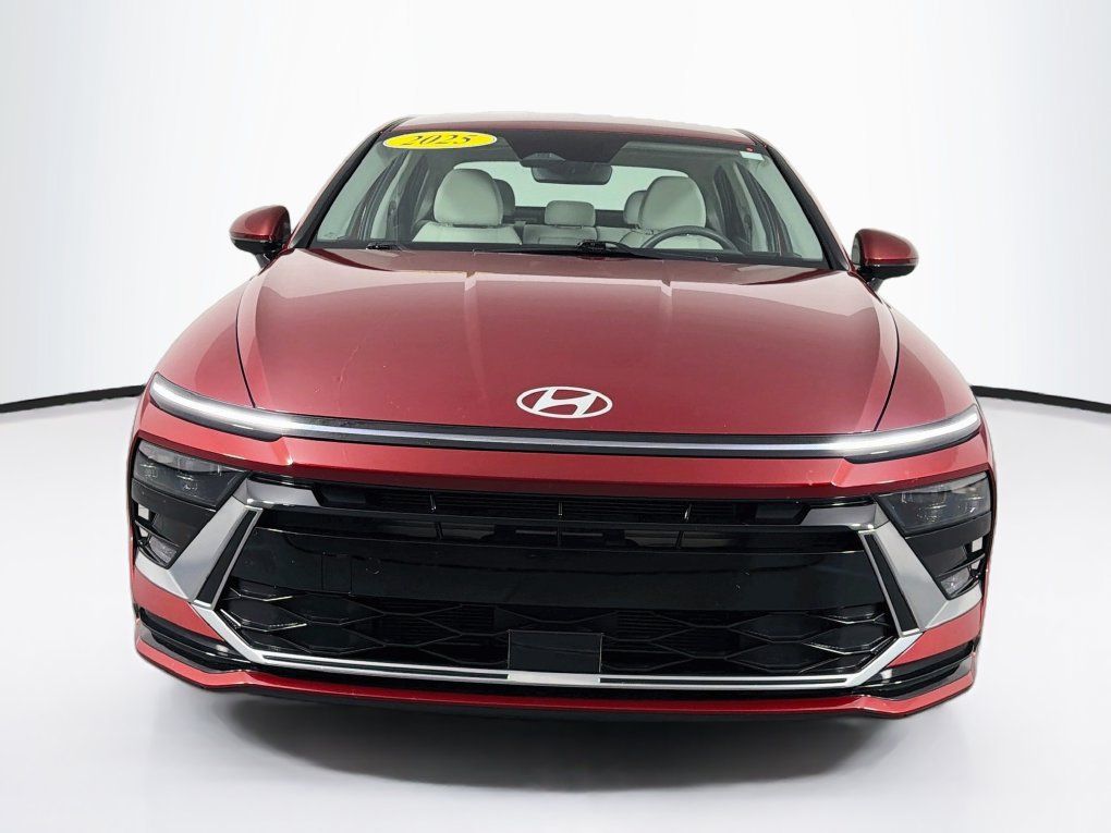 Used 2025 Hyundai Sonata SEL FWD image 2