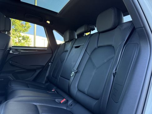 Used 2025 Porsche Macan image 29