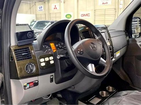 Used 2016 Mercedes-Benz Sprinter 2500 image 12