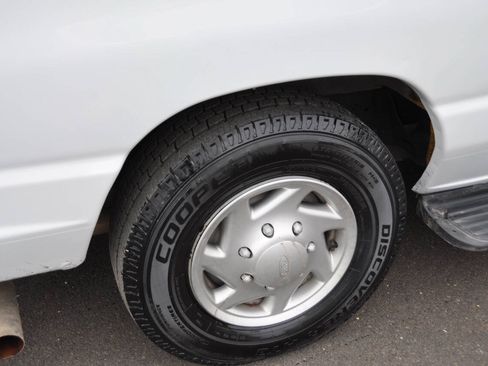 Used 2014 Ford E-250 and Econoline 250 Extended w/ Power Group RWD image 11